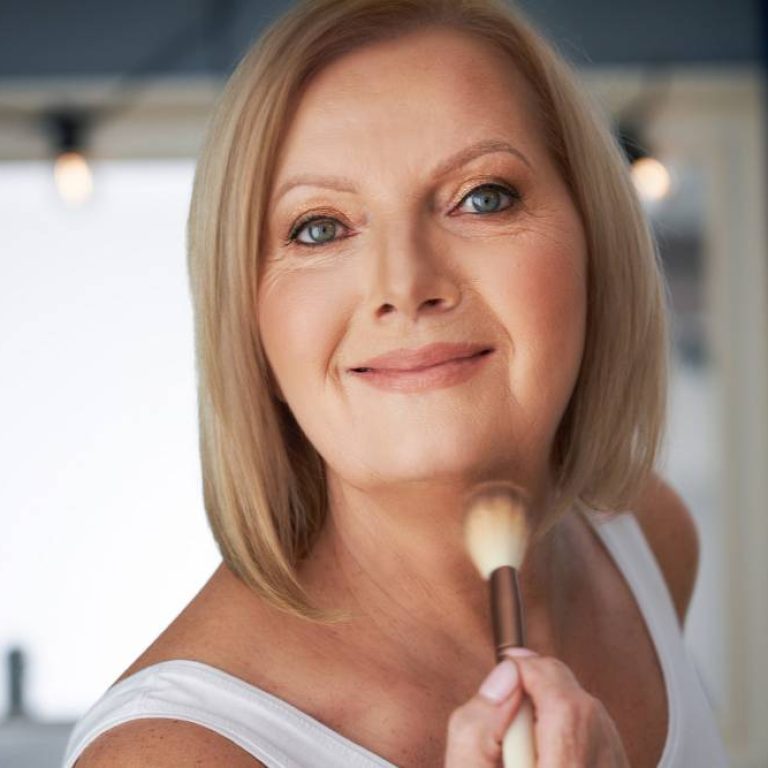 Implantes faciales de pómulos - Centro Europeo de Cirugía Estética